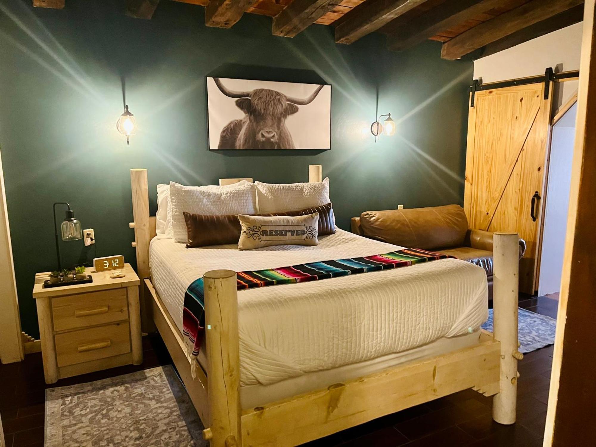 Adobe Rose Boutique 3*