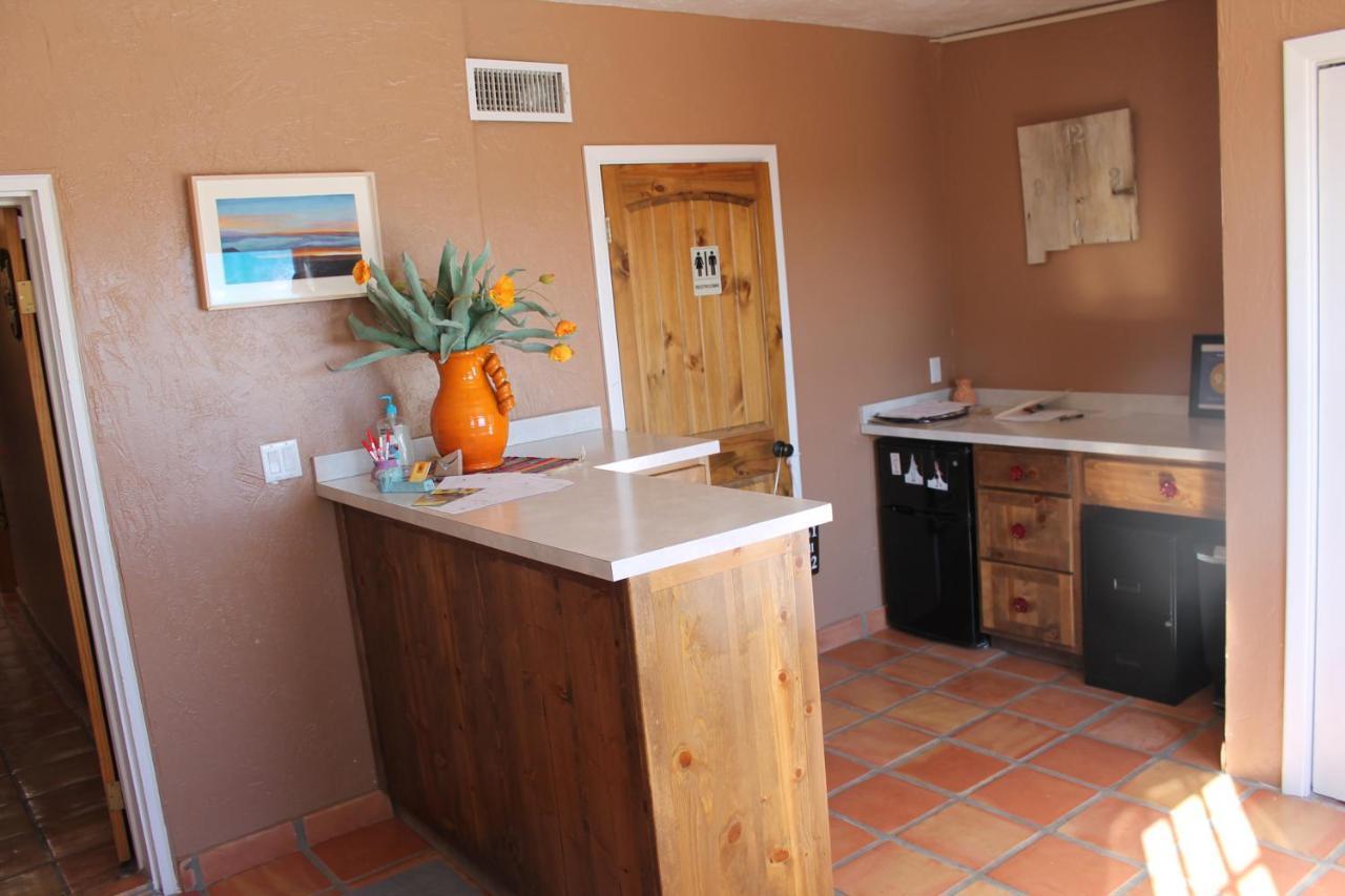 Adobe Rose Boutique 3* Artesia